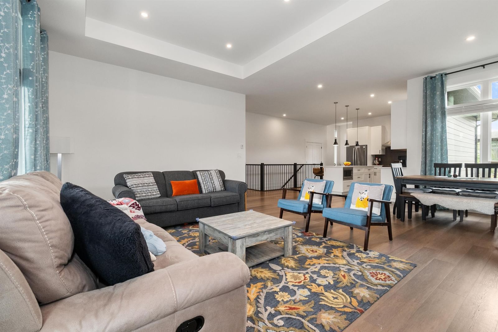 Listing Image 12