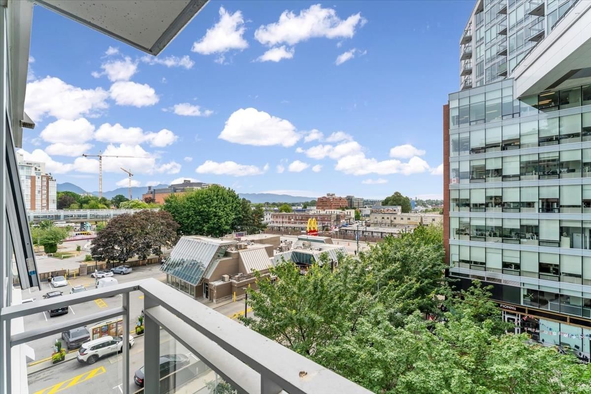 Listing Image 10