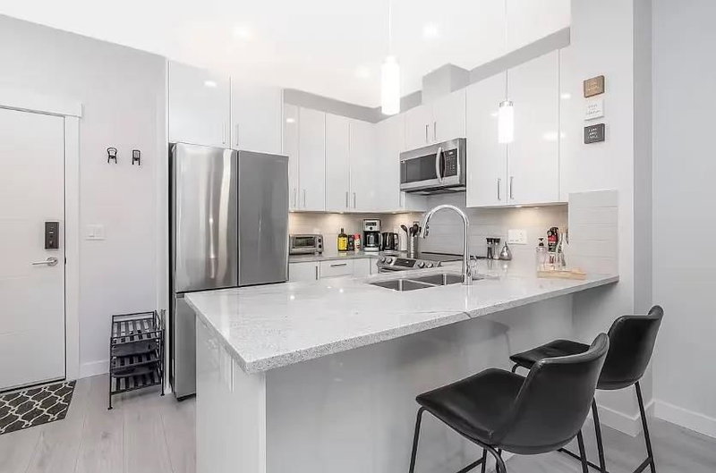 400 - 32690 14th Avenue