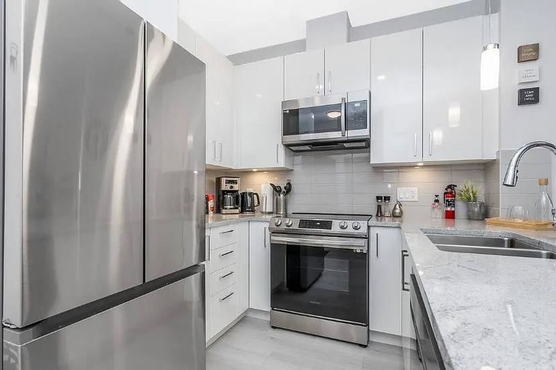 400 - 32690 14th Avenue