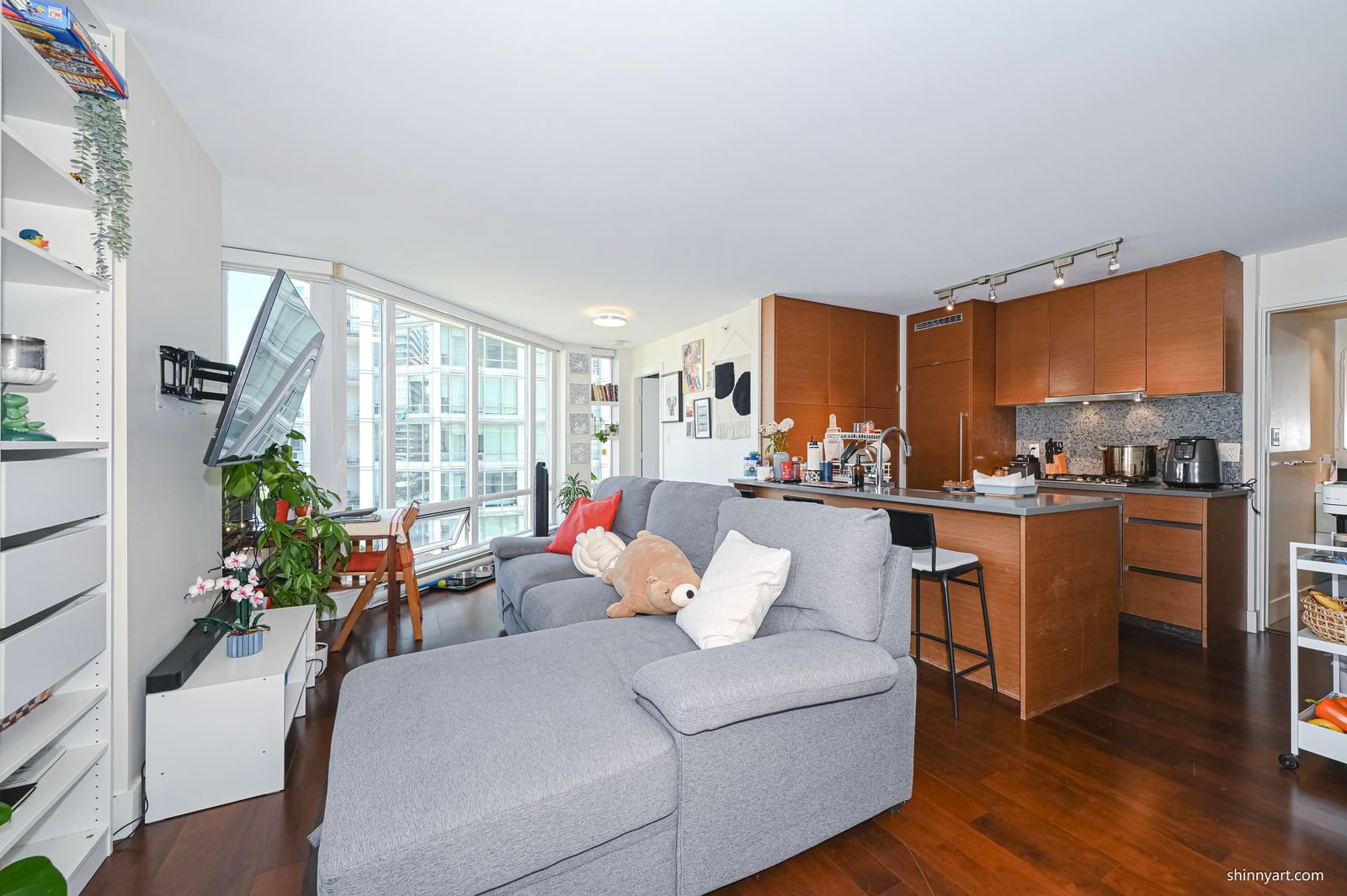 Listing Image 9
