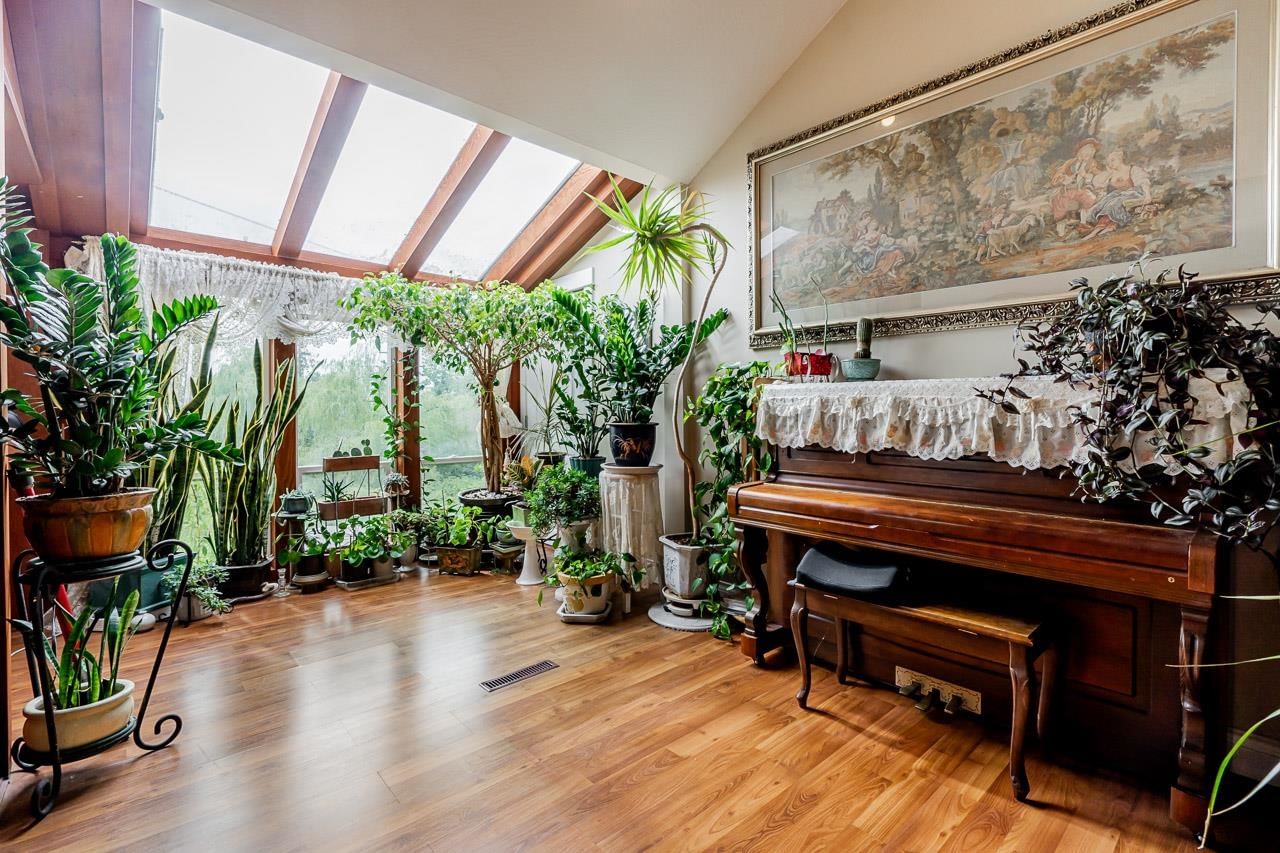 Listing Image 10