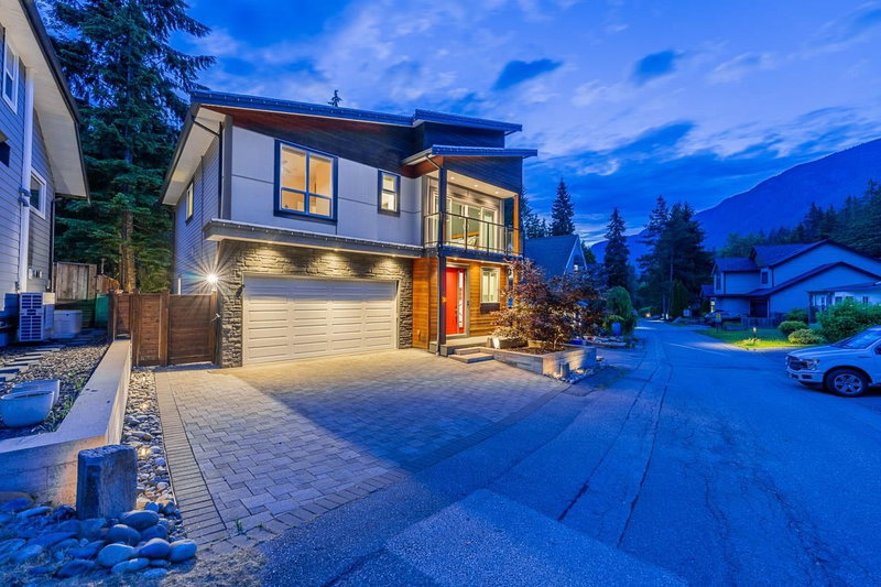 30 - 3295 Sunnyside Road