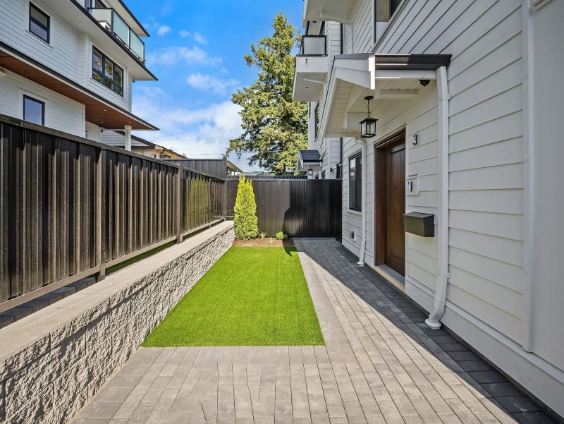 3 - 3786 Peter Street