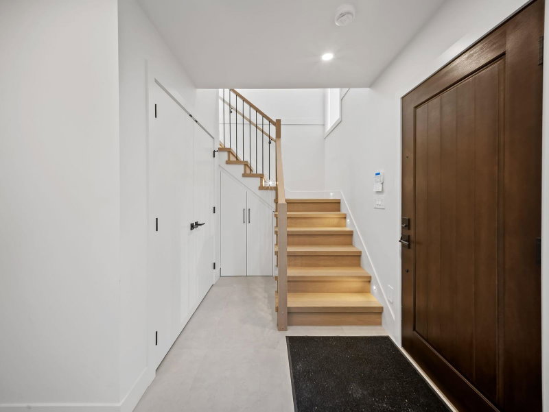 3 - 3786 Peter Street