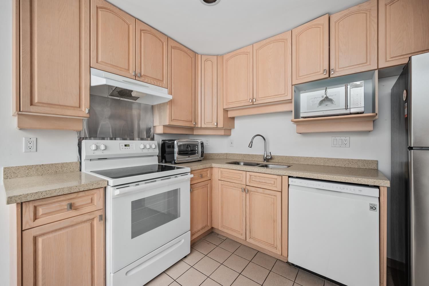 Listing Image 16