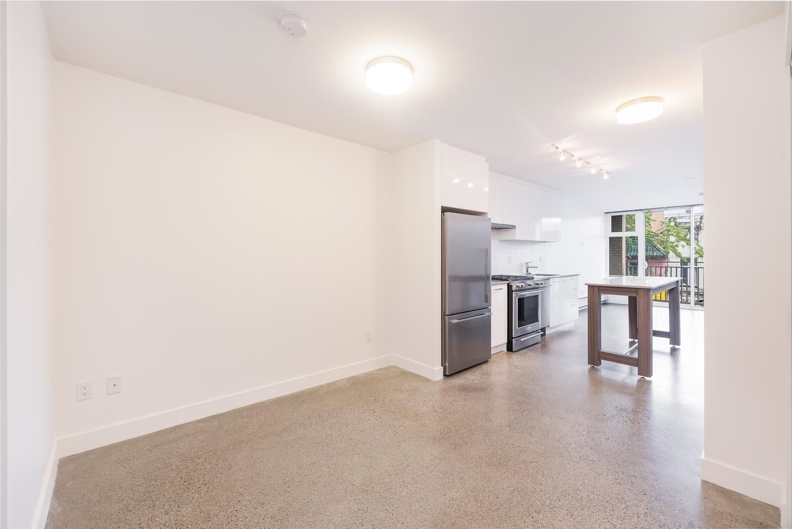 Listing Image 6