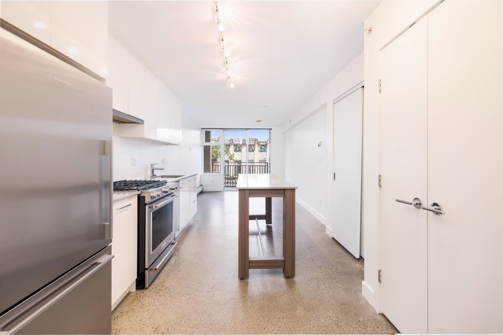 Listing Image 9