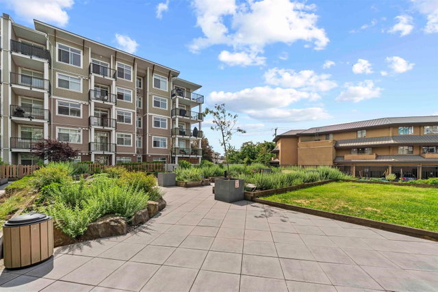 305 - 20686 Eastleigh Crescent
