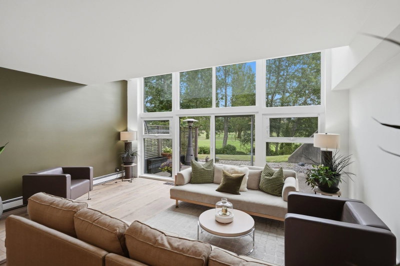 101 - 1350 View Crescent