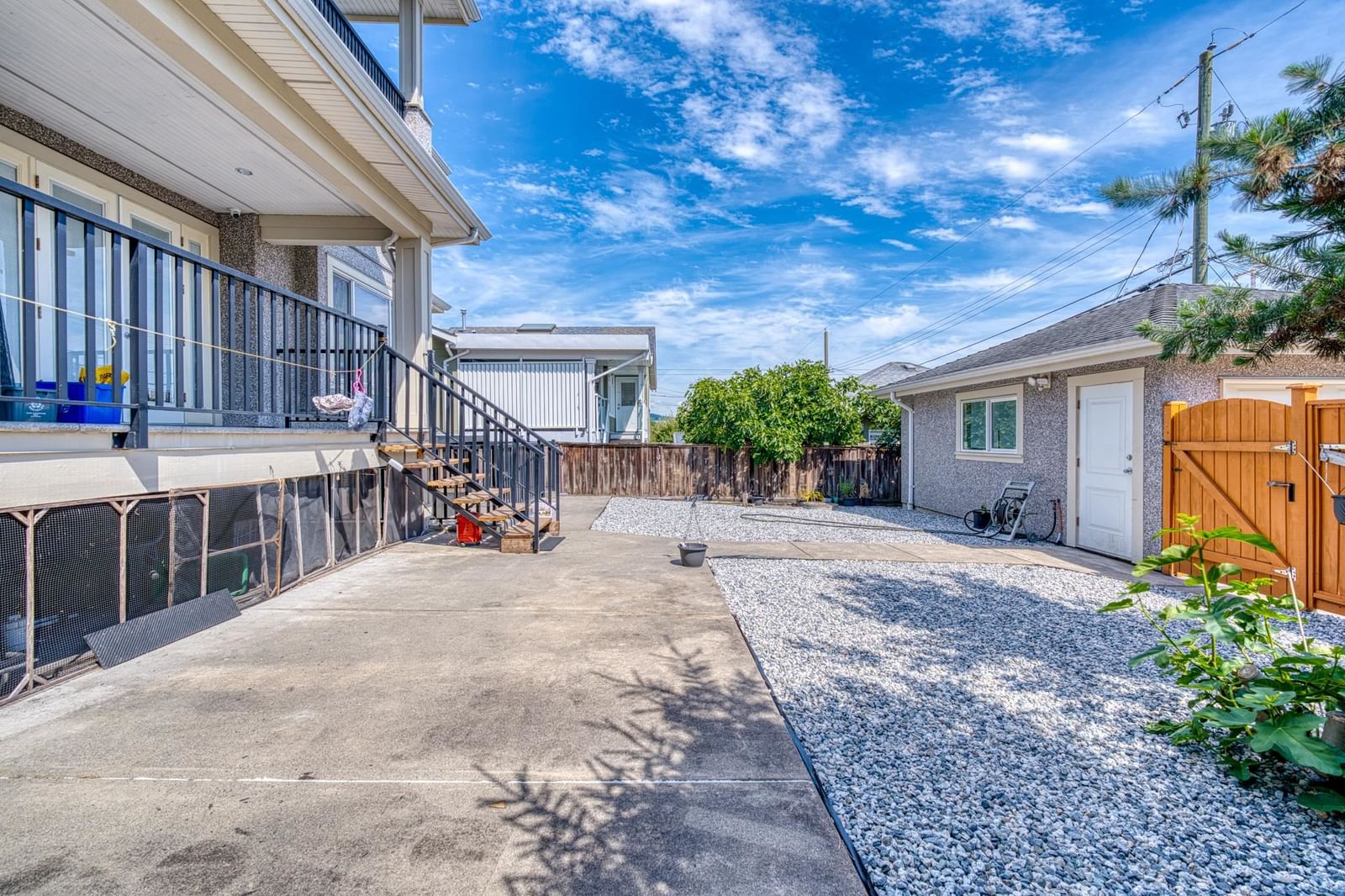 Listing Image 6