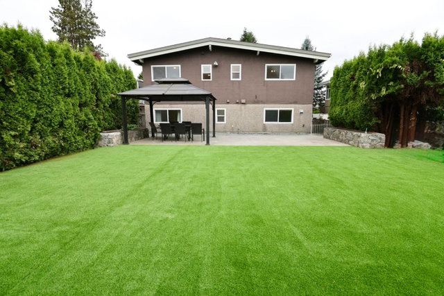 951 Everett Crescent