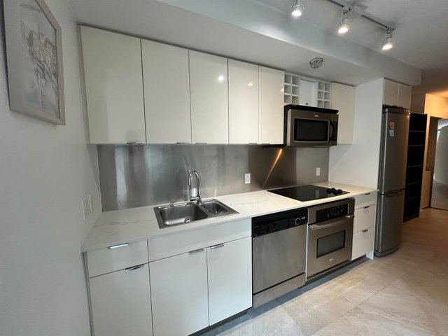501 - 233 Robson Street