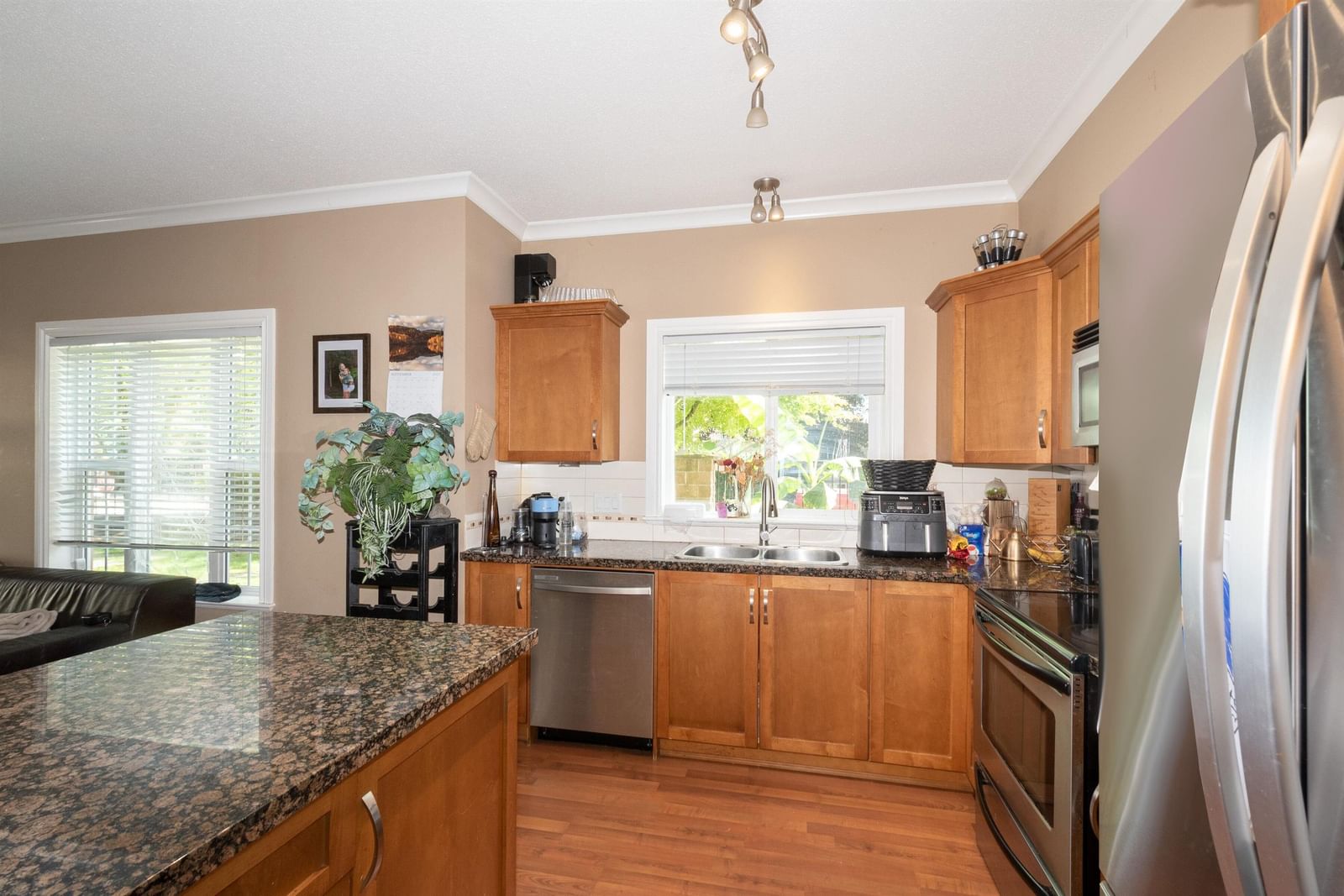 Listing Image 5