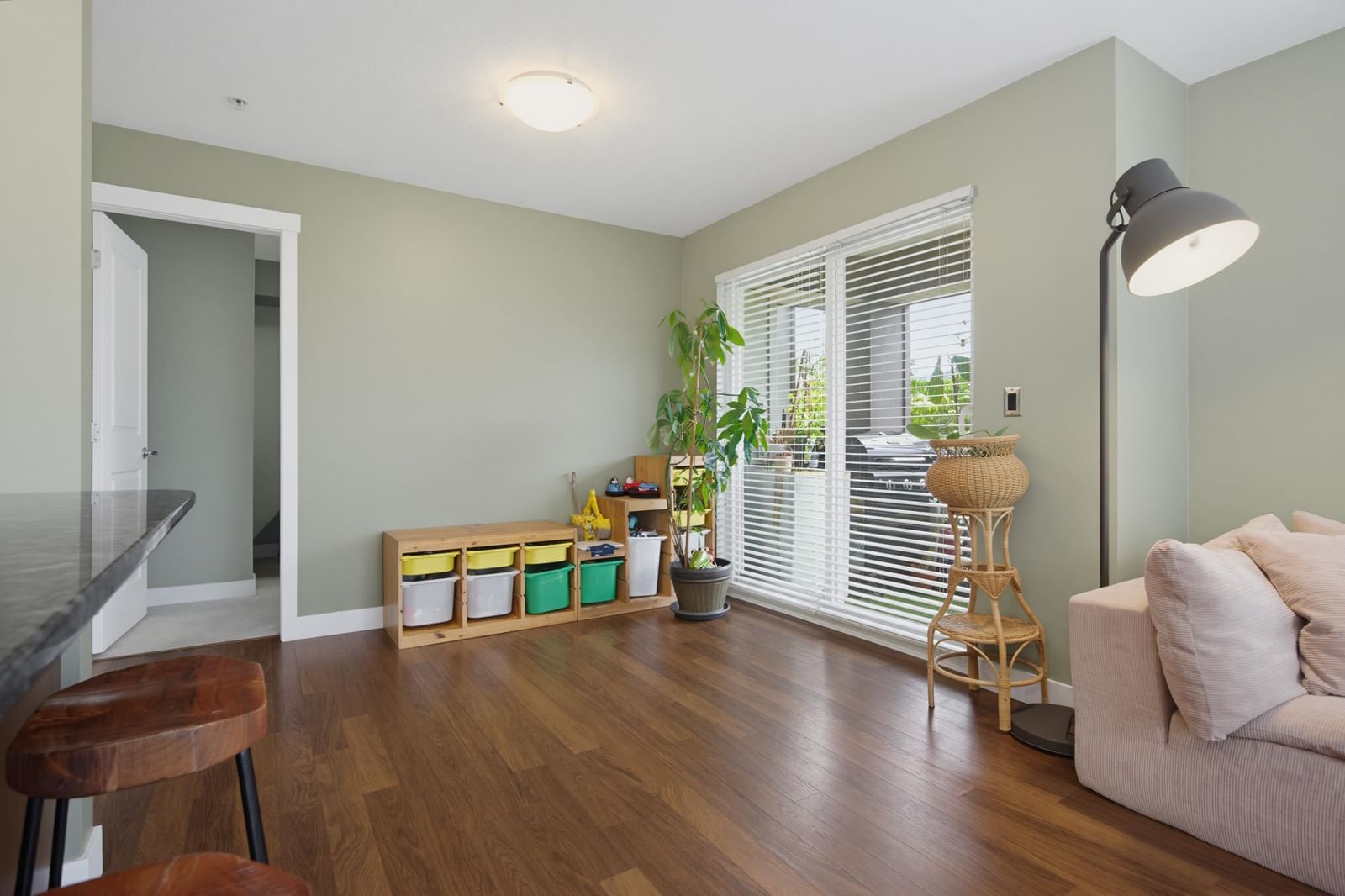 Listing Image 11