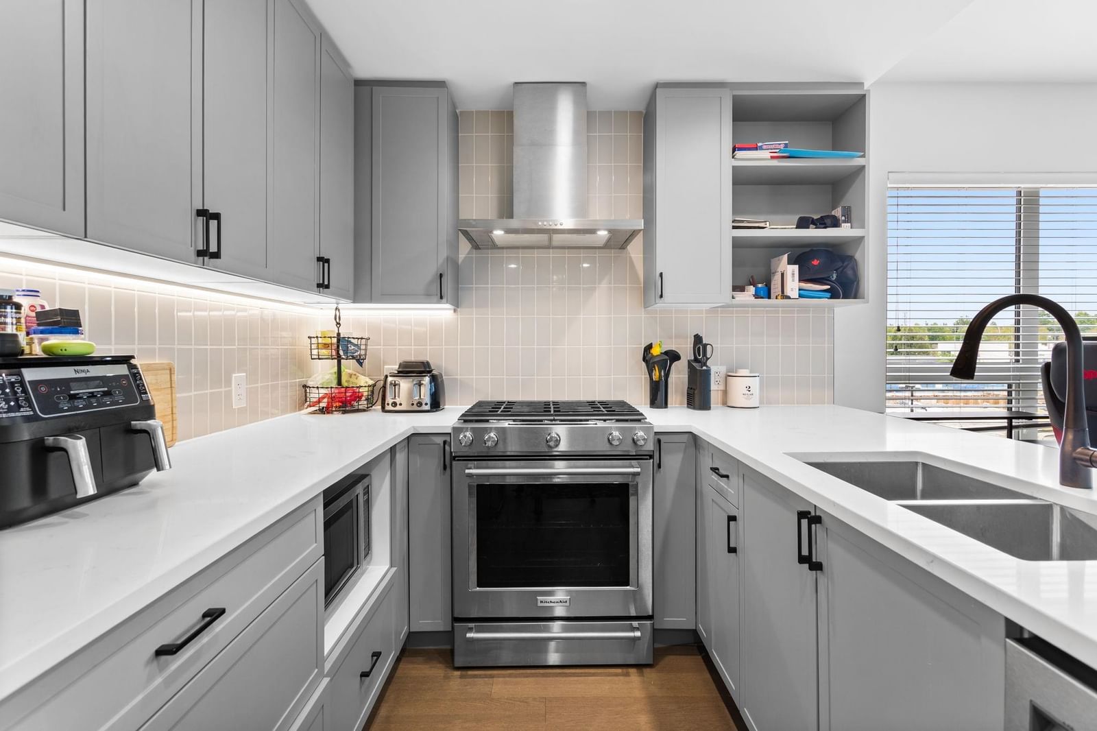 Listing Image 10