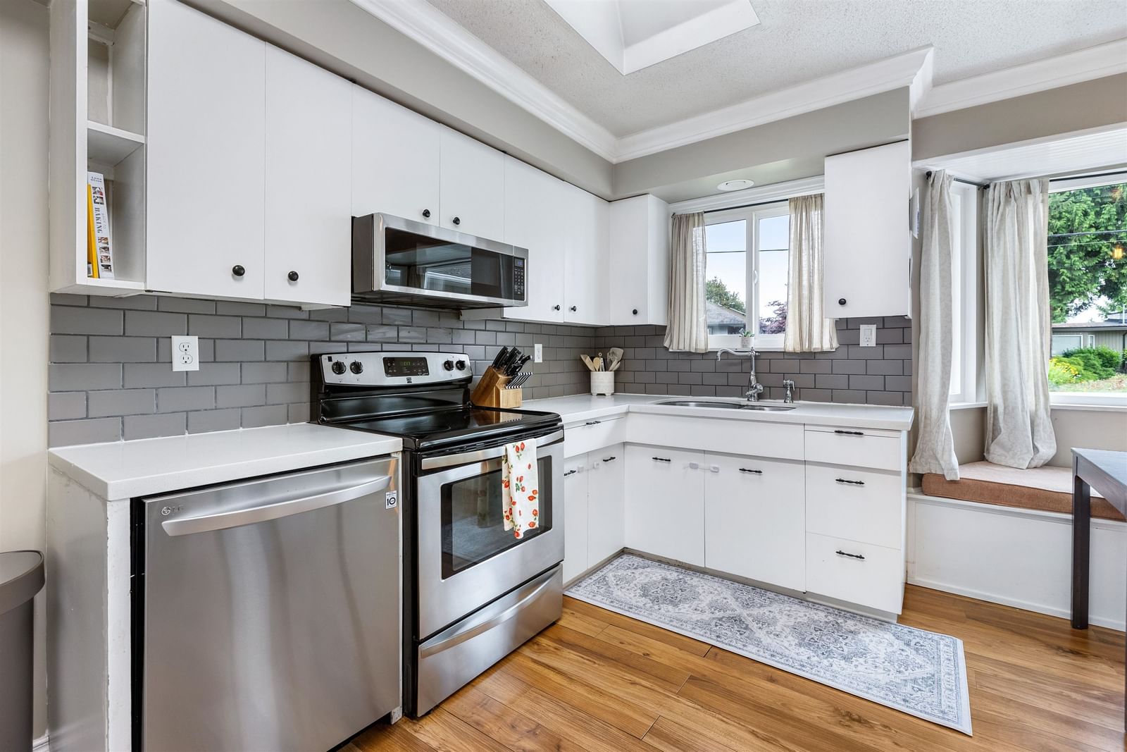 Listing Image 9