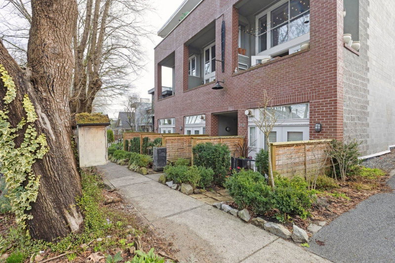 307 - 980 22nd Avenue W