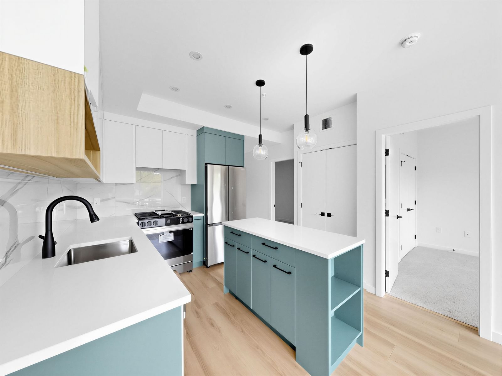 Listing Image 10