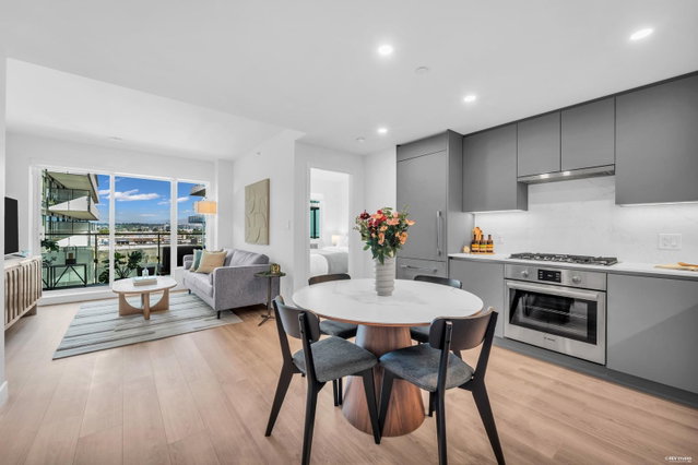 601 - 7977 Lansdowne Road