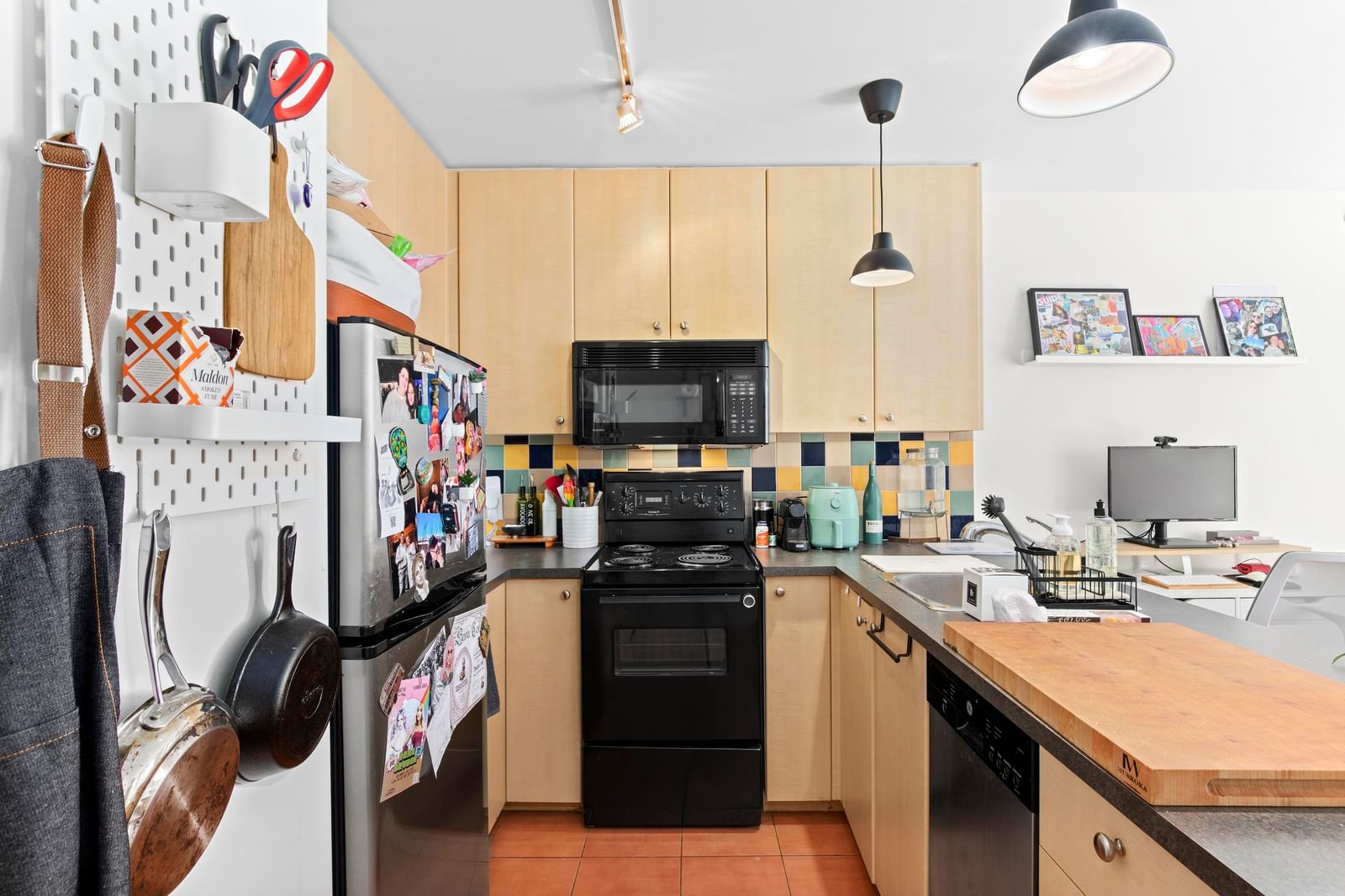 Listing Image 5