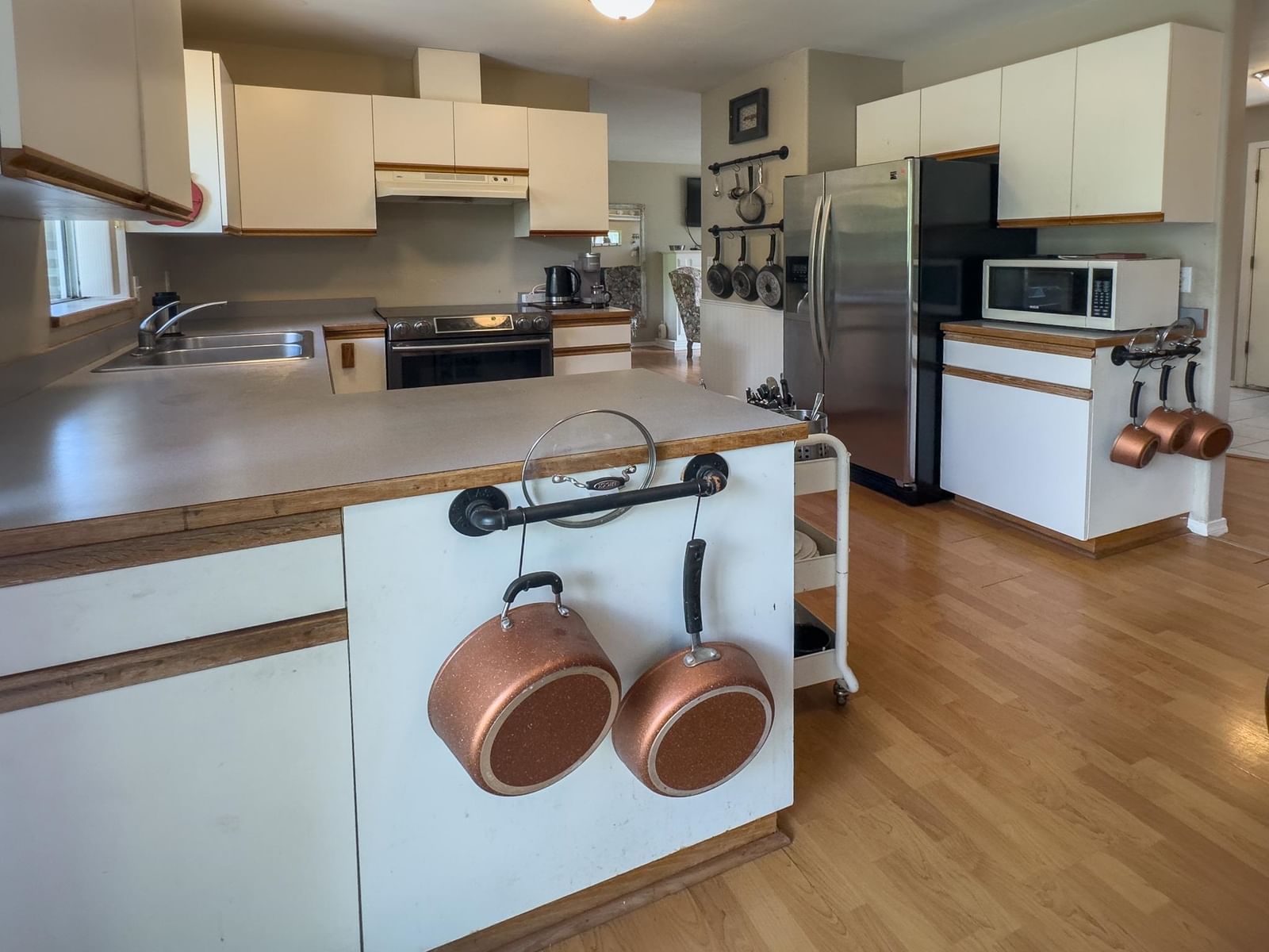 Listing Image 11