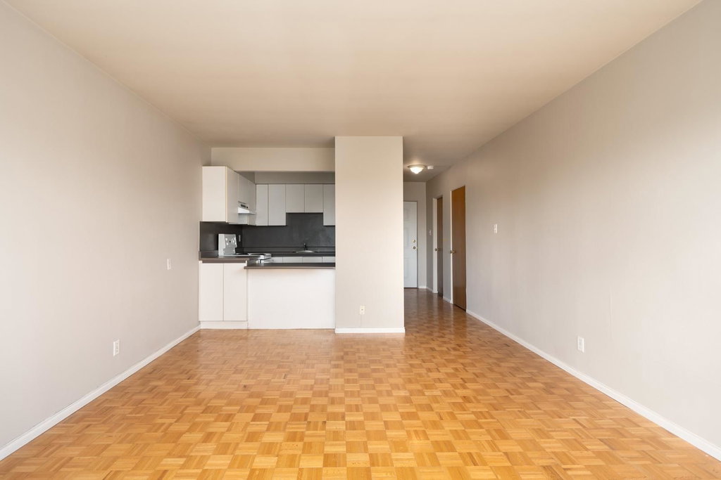 311 - 1970 41st Avenue W 4