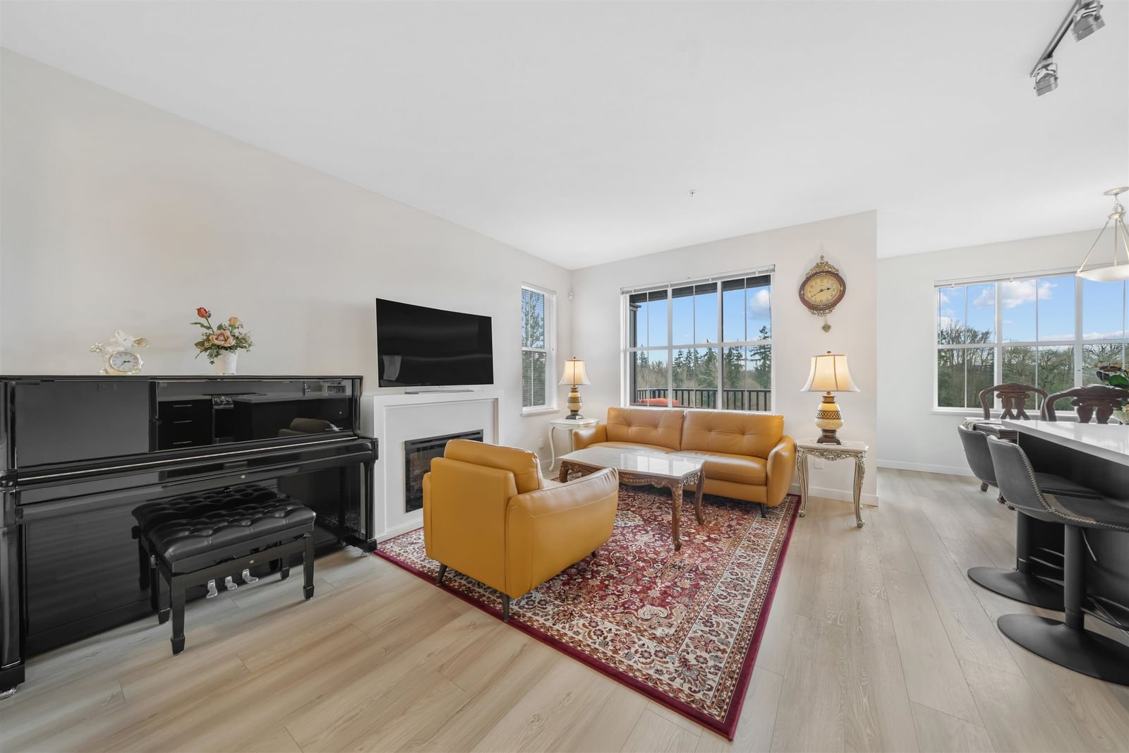 Listing Image 5