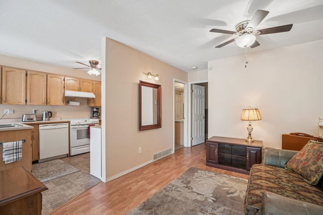 402 - 11726 225 Street