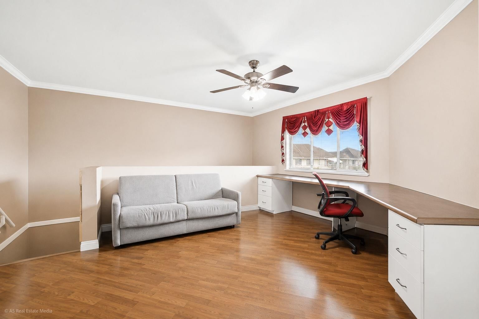 Listing Image 5