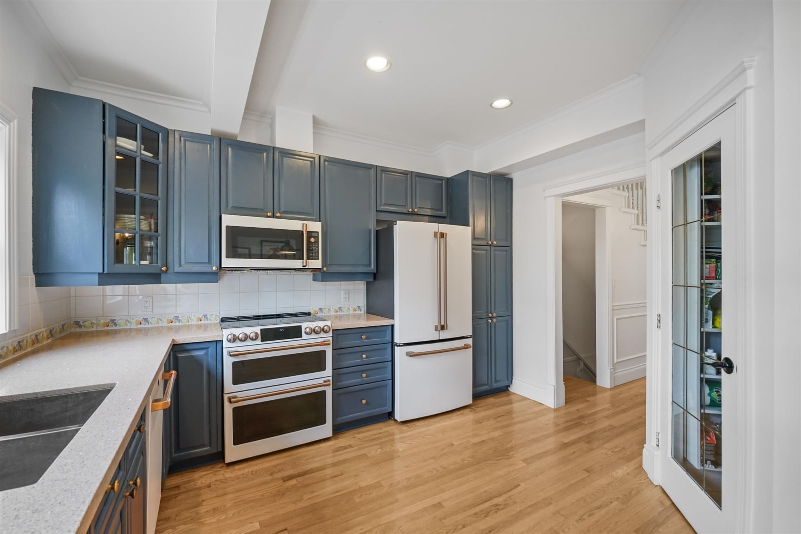 Listing Image 4