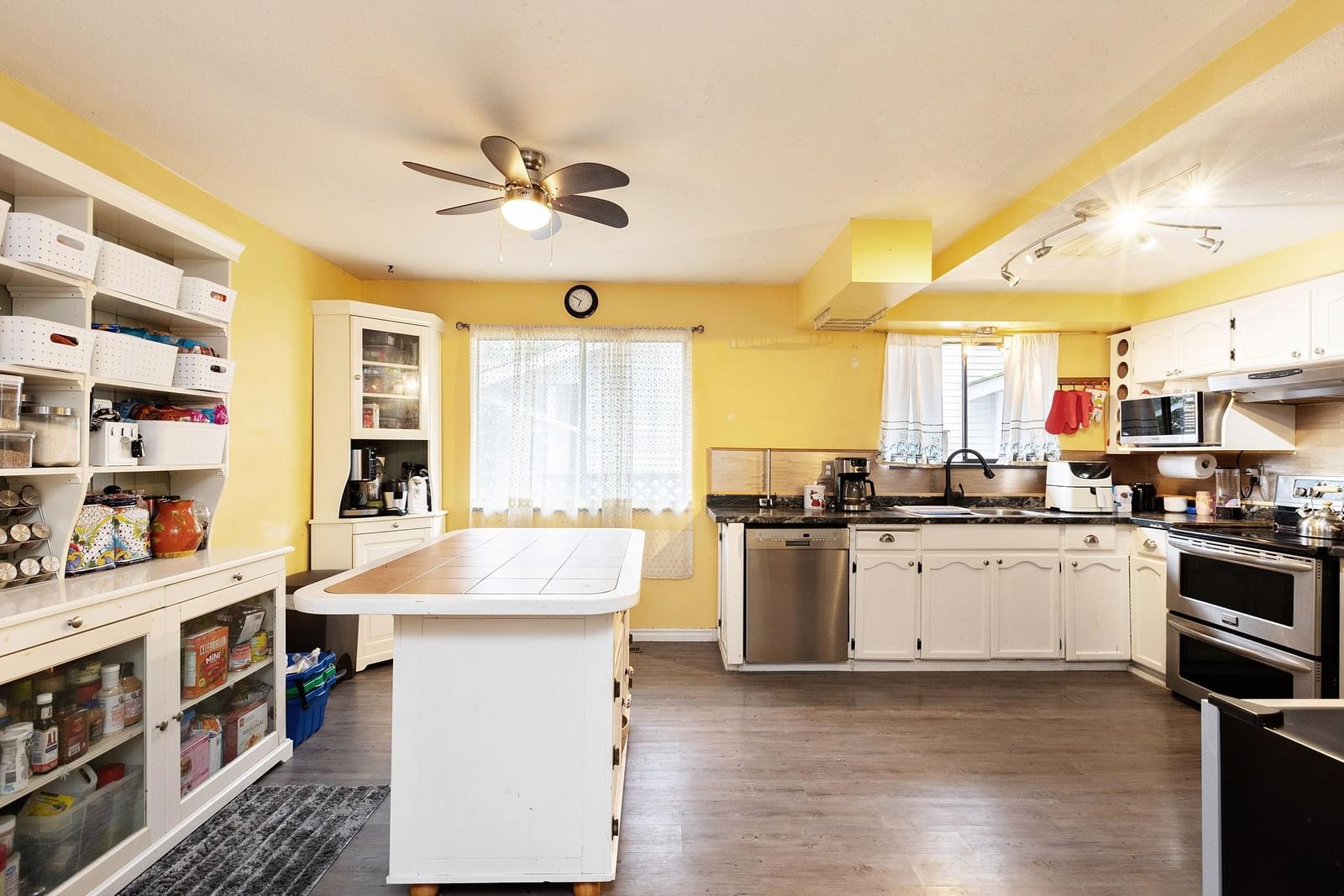 Listing Image 11