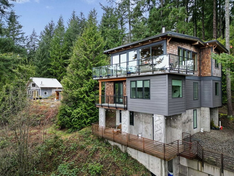 1572 Mountain Road, Gibsons, British Columbia