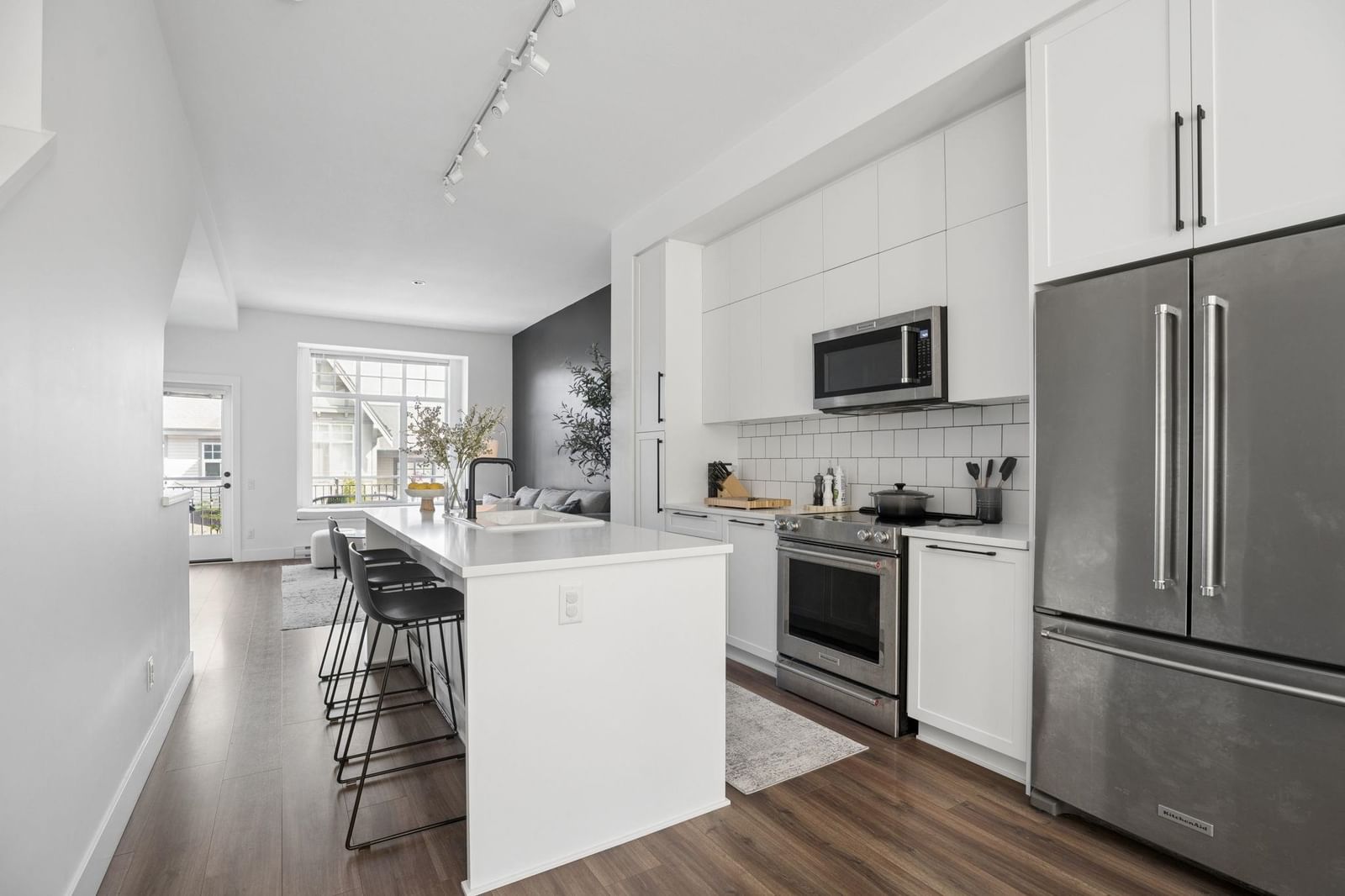 Listing Image 12