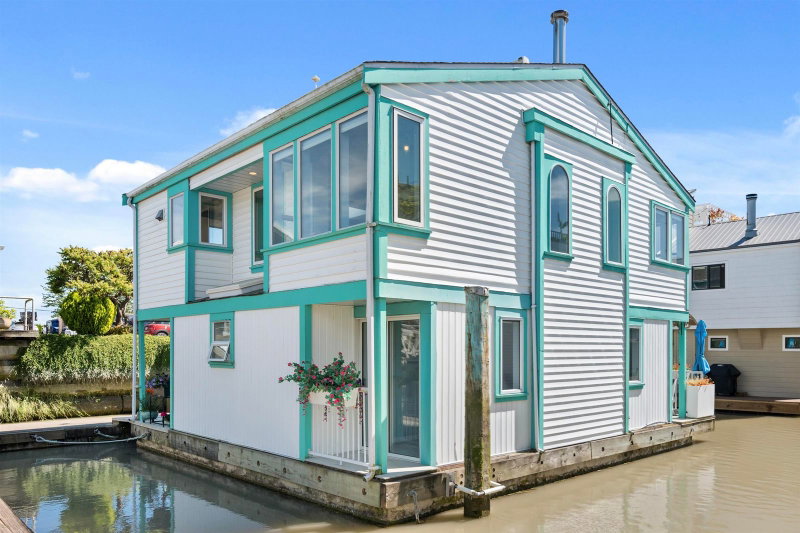 1 - 3459 River Road W
