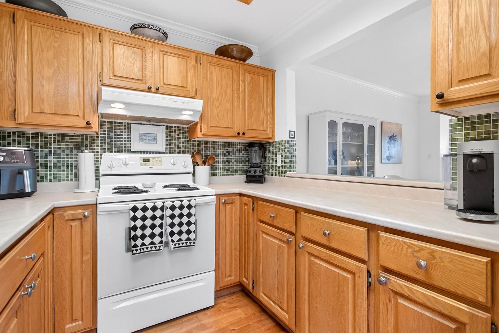 Listing Image 12