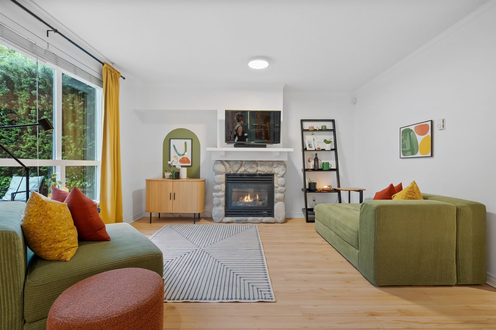 Listing Image 5