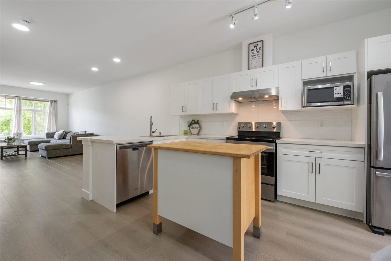 Listing Image 8