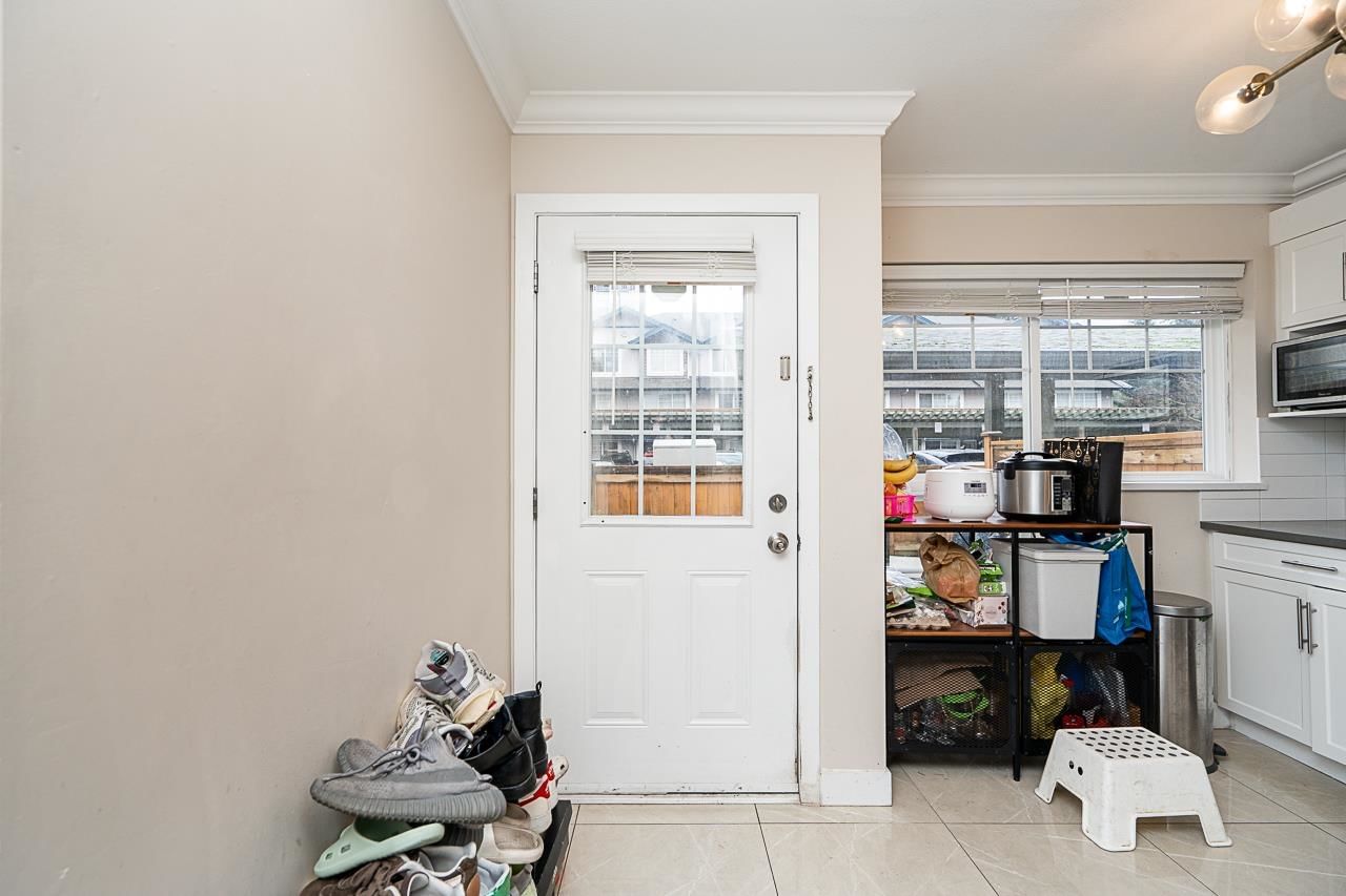 Listing Image 4