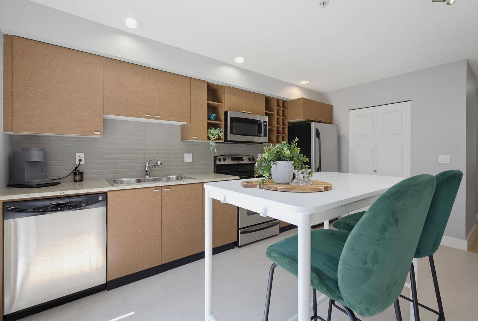 Listing Image 10