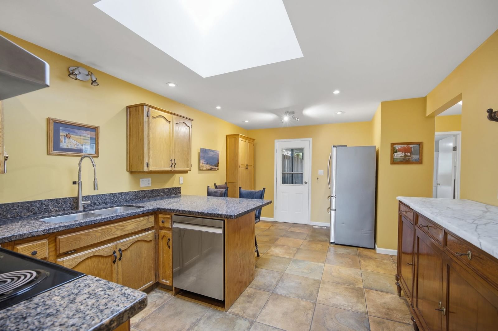Listing Image 10