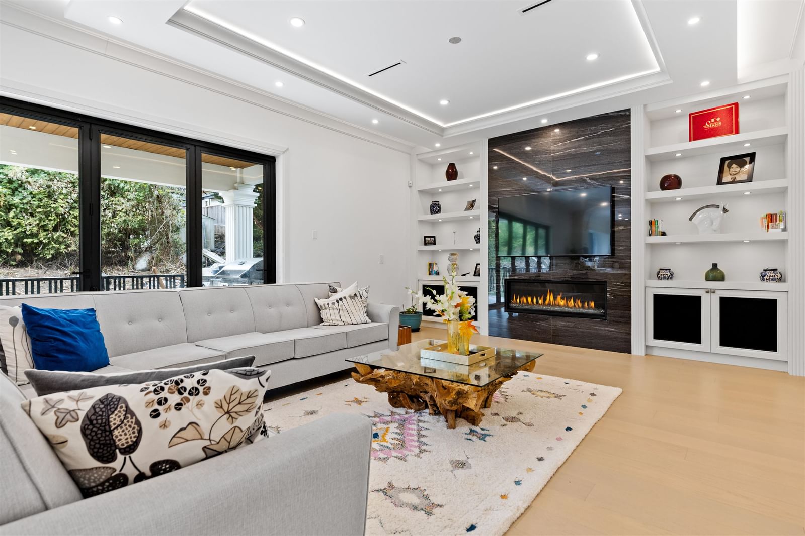 Listing Image 12