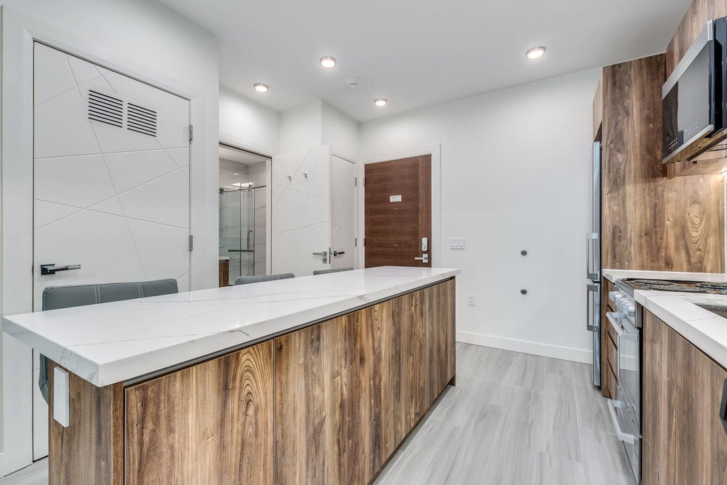 202 - 1168 Pendrell Street 3