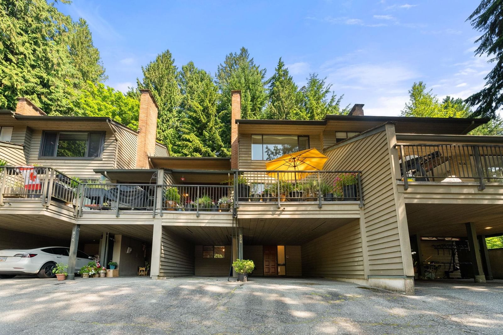 4 bedroom Townhouse exterior view at 826 Frederick Road, Princess Park - 2234 sq ft property built in 1978