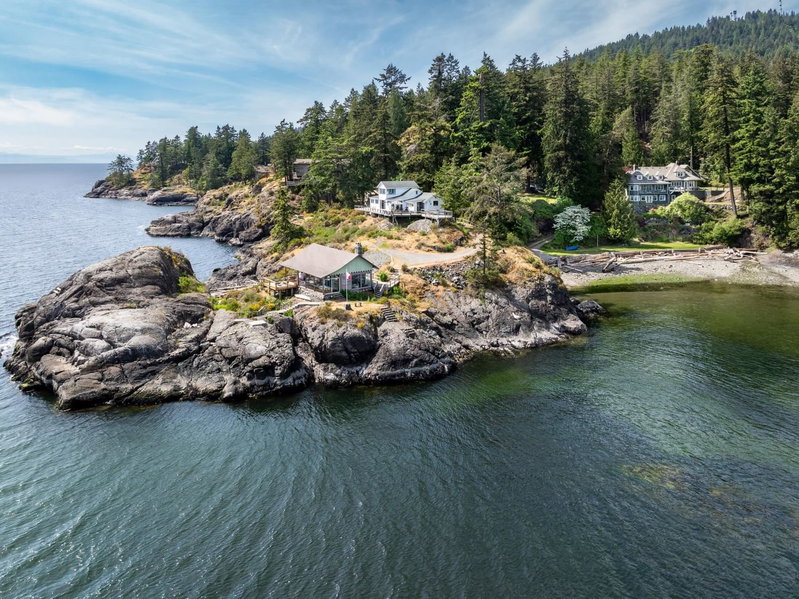 8 Arbutus Bay Road, Bowen Island, British Columbia