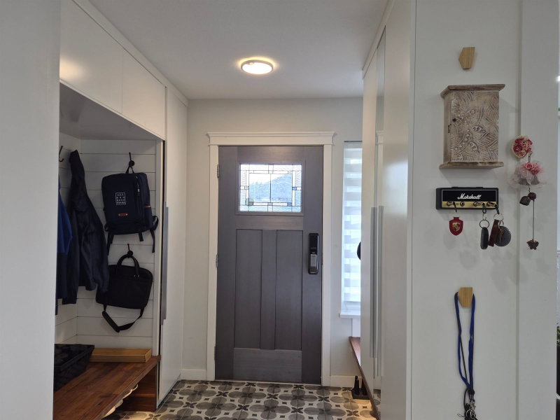 1858 Walnut Crescent