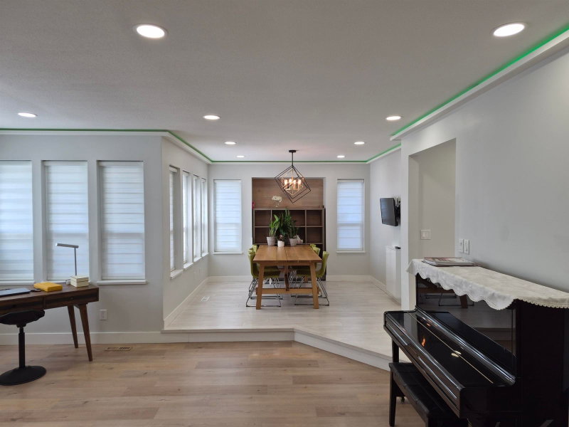 1858 Walnut Crescent