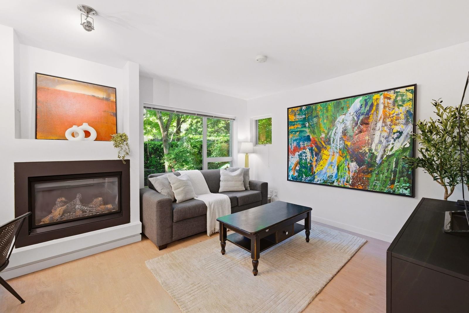 Listing Image 8