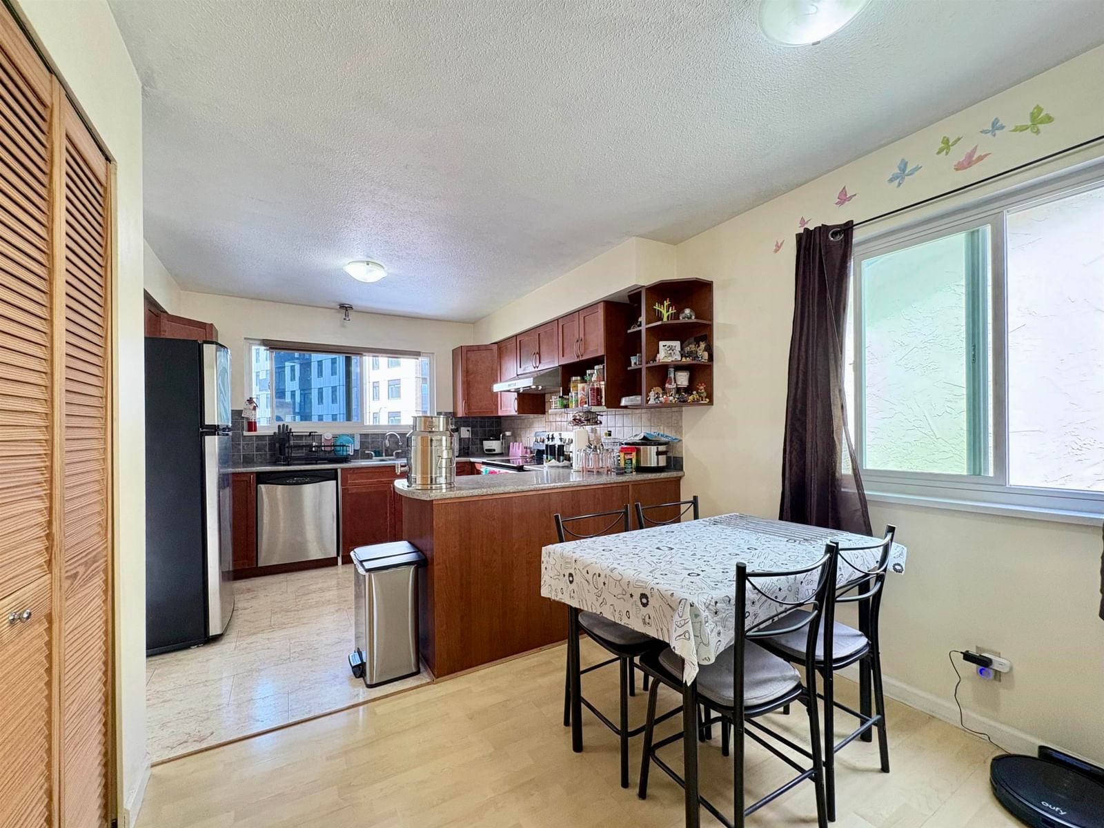 Listing Image 8