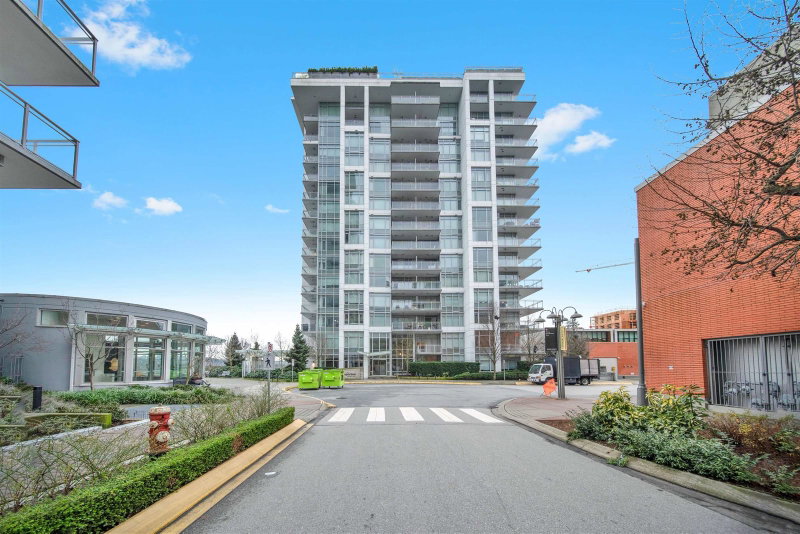 307 - 200 Nelson's Crescent
